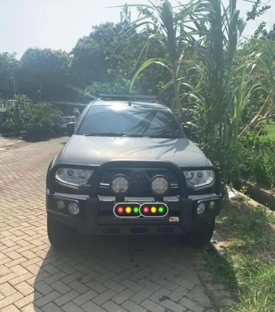 Bumper pajero old
