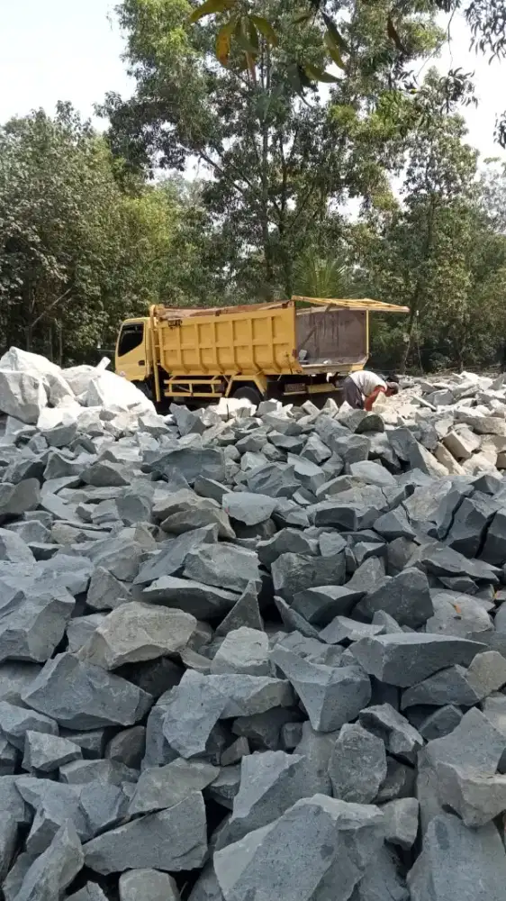 Split abu batu pasir celup batu makadam Pasir cilegon sirdam