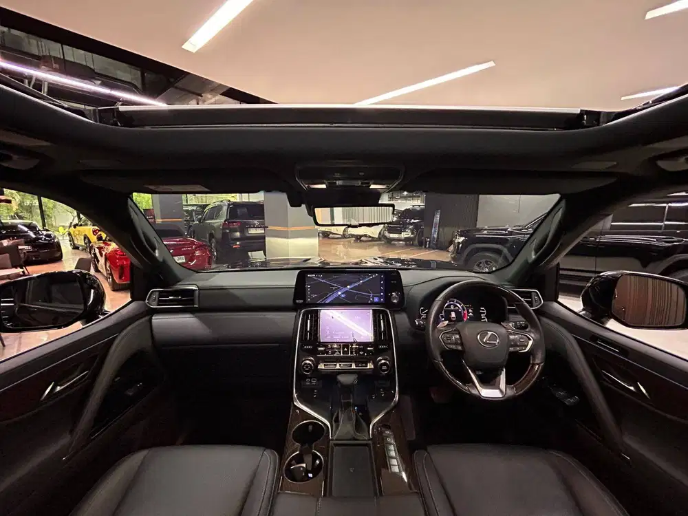 Lexus LX600 AT 7-Seater 2024 Hitam Km15rb D1689GAD