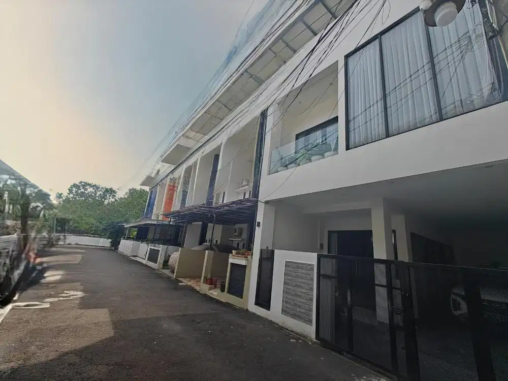 Rumah Deplu adam malik 4 lantai murah