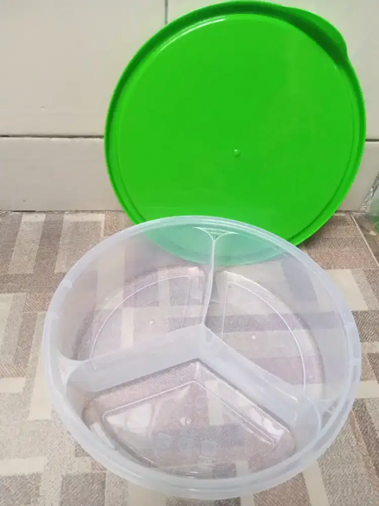 PRELOVED KOTAK CATERING BULAT PLASTIK TEBAL