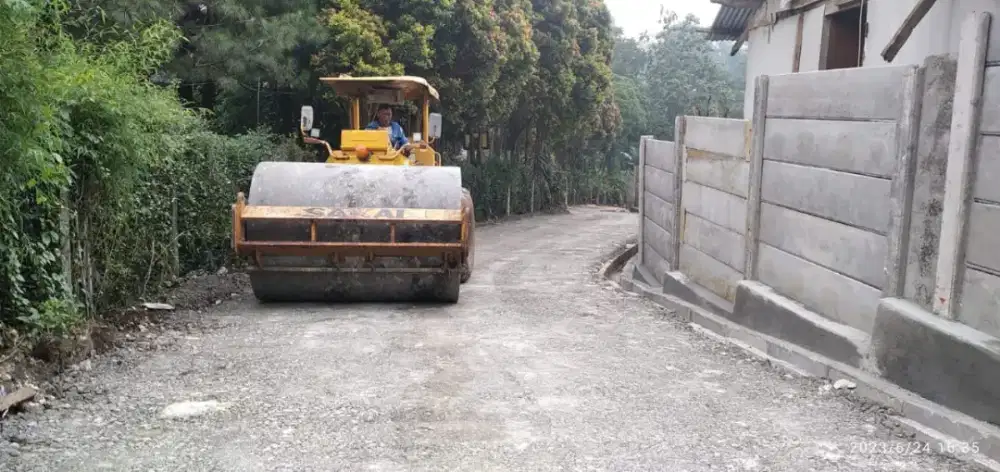 Gali pondasi bongkar bangunan beton turap paving