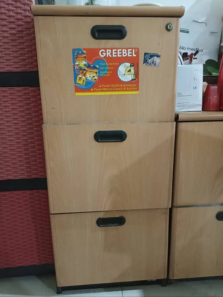 Lemari / Kabinet Serbaguna 3 Susun Motif Kayu