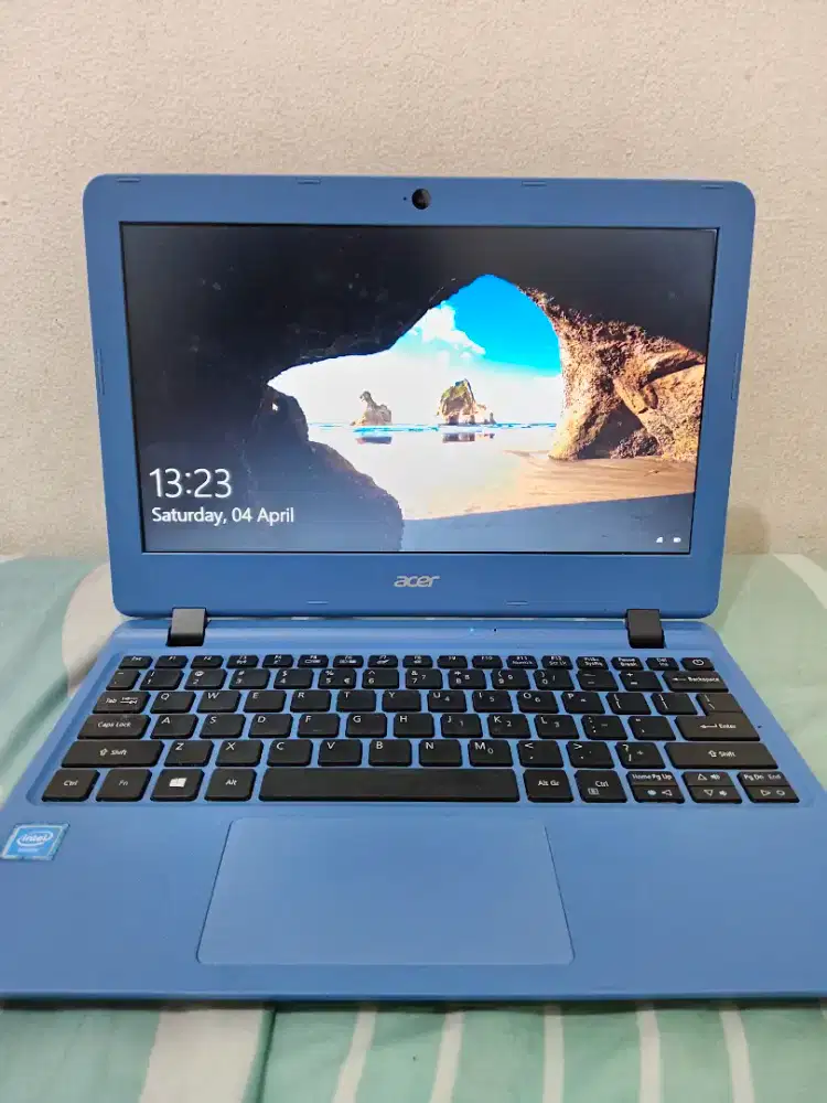 Acer aspire ES1 - 132 11 inch inci SSD 128 RAM 6