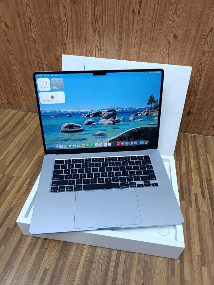 Macbook Air M4 15 inch 16/256 iBox Like New Garansi on April 2027