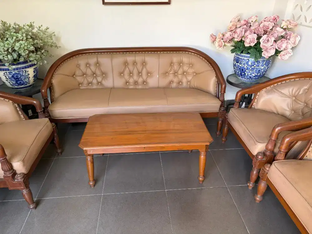 Kursi Tamu dan Meja (Satu Set)