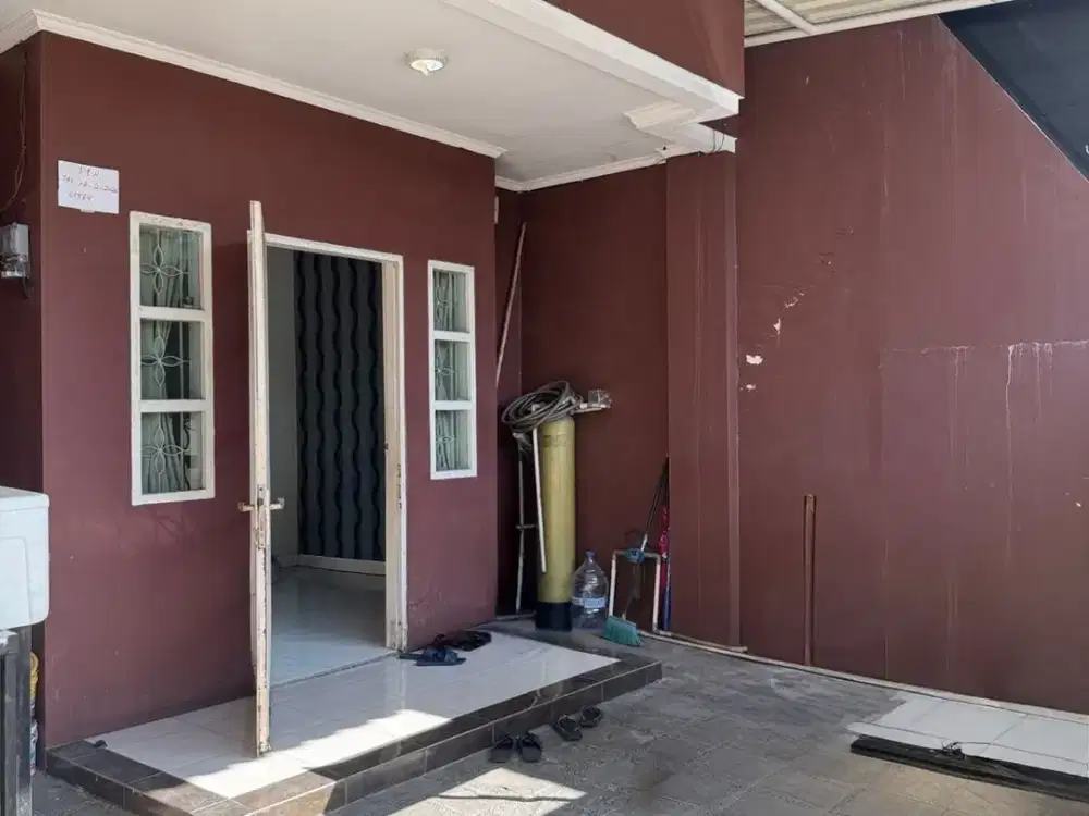 DIJUAL RUMAH BAGUS SIAP HUNI  HADAP BARAT HARGA MURAH DI TAMAN SURYA 5