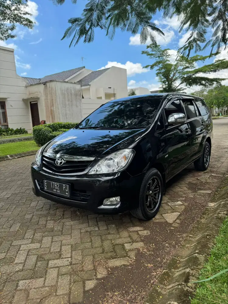 Toyota Kijang Innova 2011 Bensin