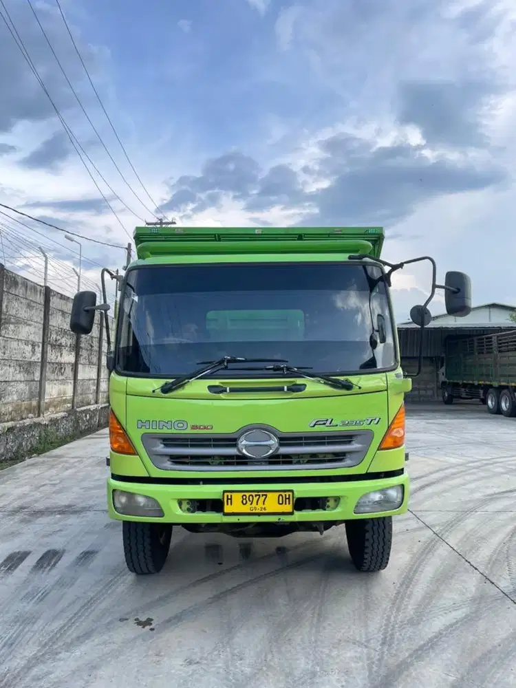 Hino Lohan Tronton FL235JW 2011 Lossbak Load Bak Flat Deck