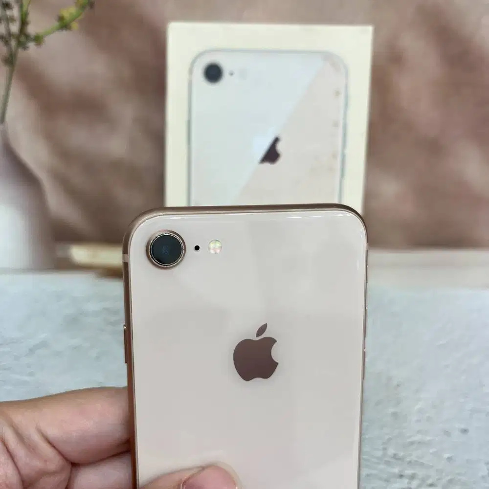 iPhone 8 64GB Gold All Op second