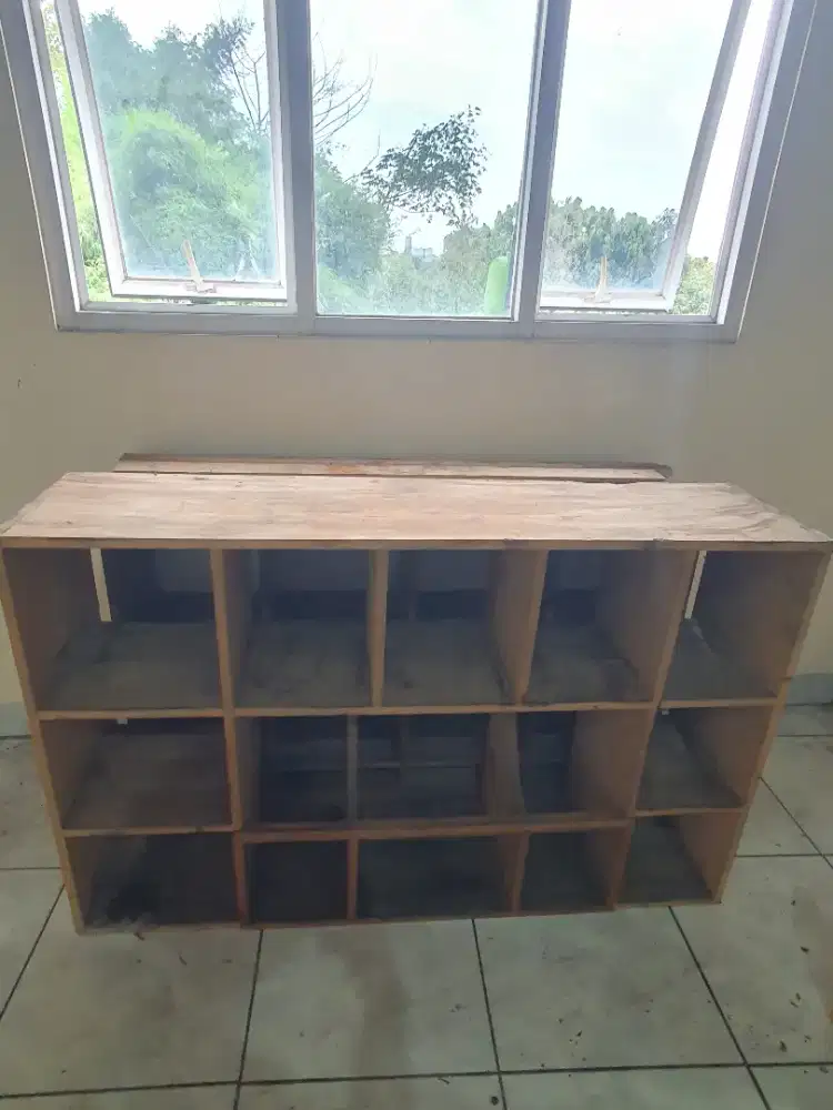 Di jual 2 Etalase Tempat Indomie dijamin kayu nya kuat dan tahan lama