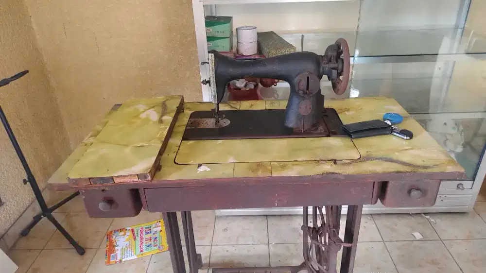 Jual mesin jahit jadul masih lumayan bagus
