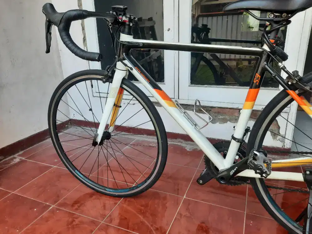 Roadbike Stratos S3 Putih Jerman Poligon