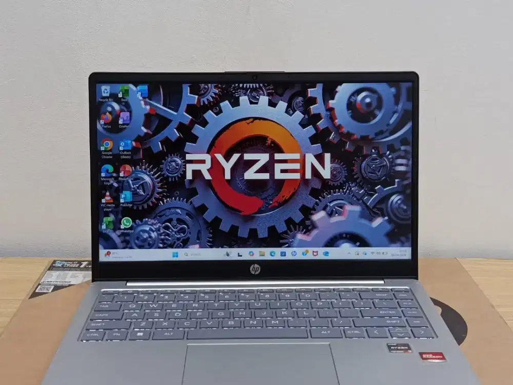 Laptop HP 14-em0xxx Prcessor AMD Ryzen 3 7320U RAM 8GB SSD 512GB