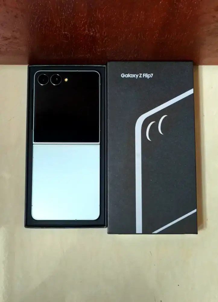 Samsung Galaxy Z Flip 7 Mint Like New Garansi Panjang Tangan Pertama