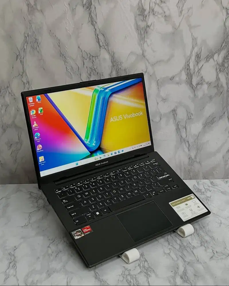 Asus Vivobook GO 14 E1404FA Ryzen 3 7320U RAm 8GB SSD 526GB NVMe