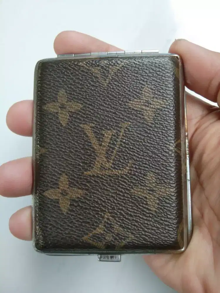 Kotak Louis Vuitton