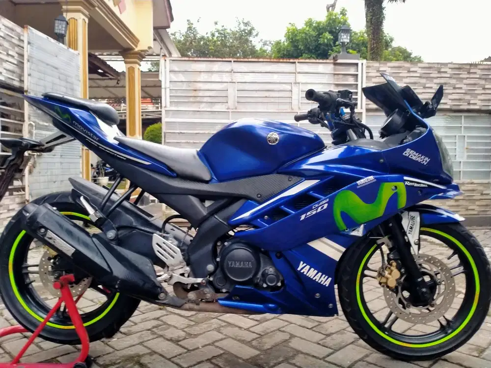 Yamaha R15 lengkap motor sehat walafiat keterangan detail dibawah