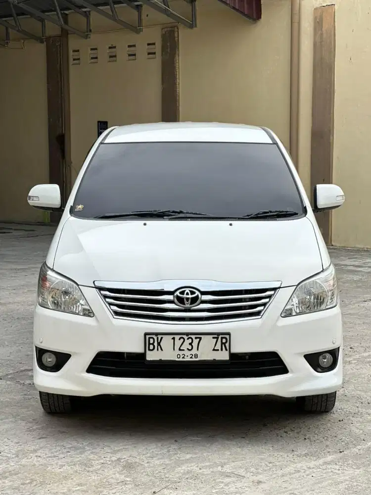 Toyota innova 2.5 V at matic solar 2013