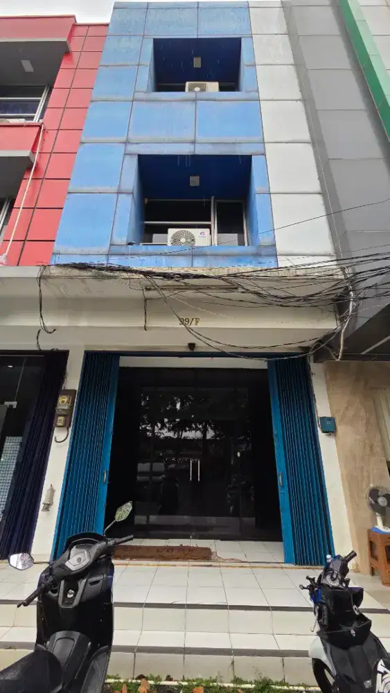 Dijual Ruko 3 Lantai, Parkiran Luas, Bonus AC, Harga Nego Sampai Jadi