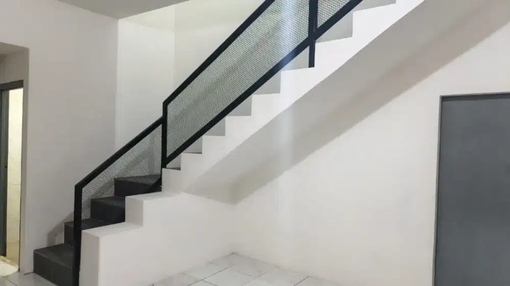 DIKONTRAKAN RUMAH DI KEMAYORAN (SIAP HUNI, LOKASI STRATEGIS)