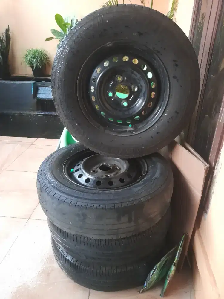 Ban dan pelek kaleng