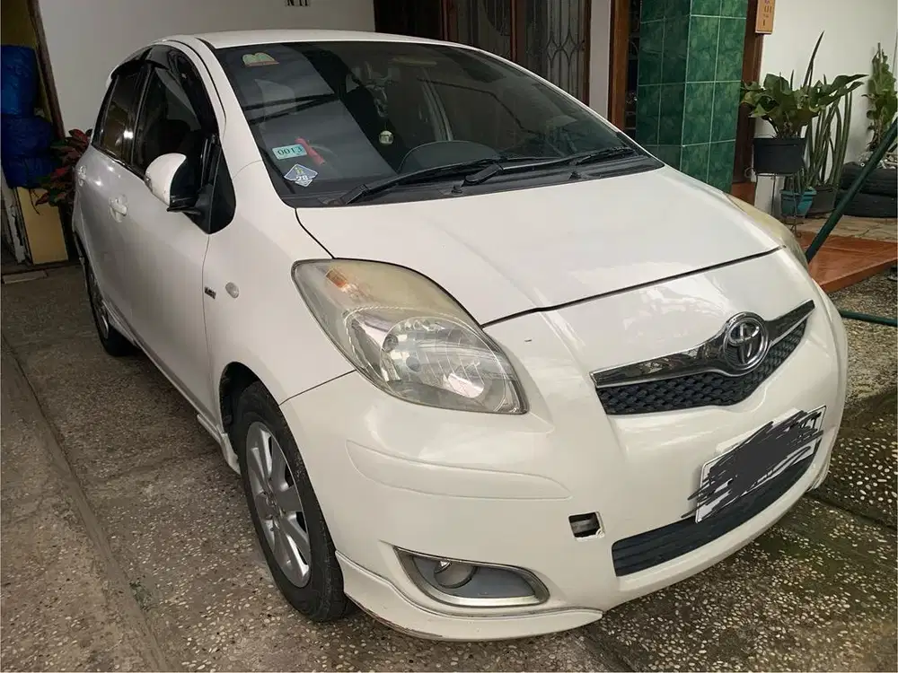 Mobil Yaris 2010 Bensin 1.5 MT, KM rendah
