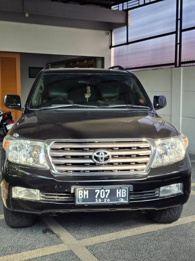 Toyota Landcruiser VX200 Tahun 2011 UK
