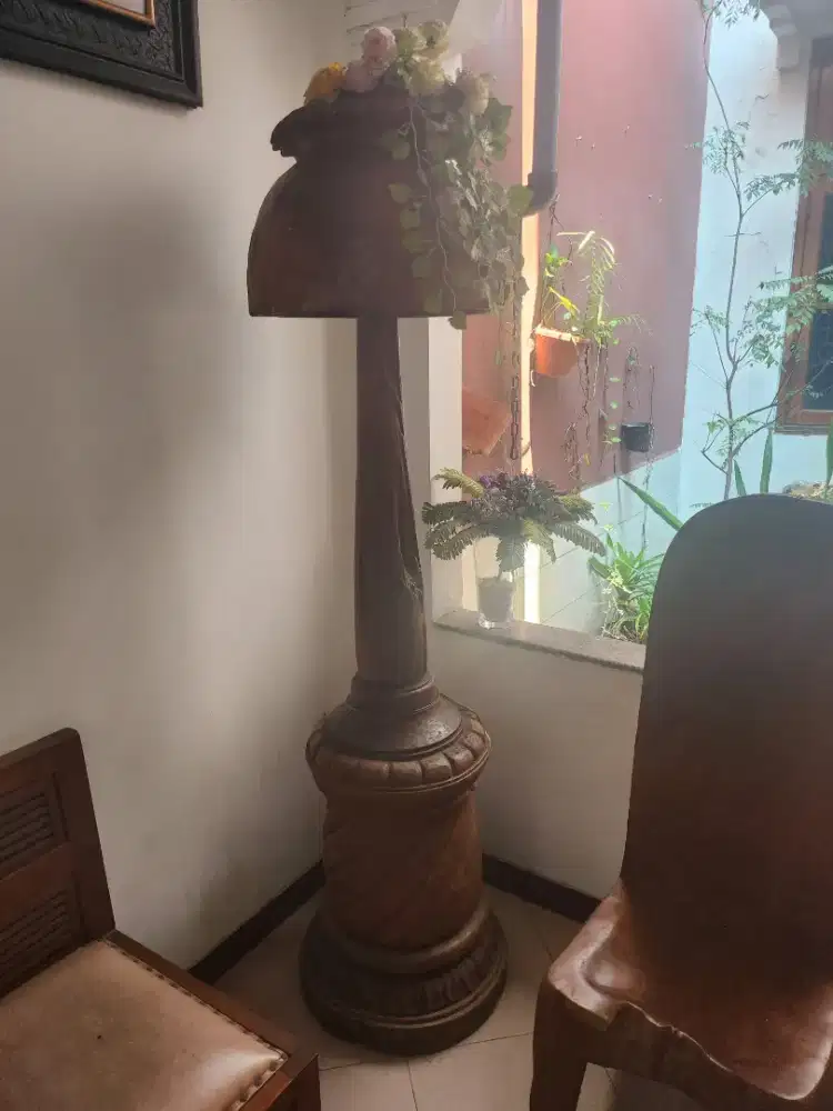 Lampu Berdiri Kayu Jati