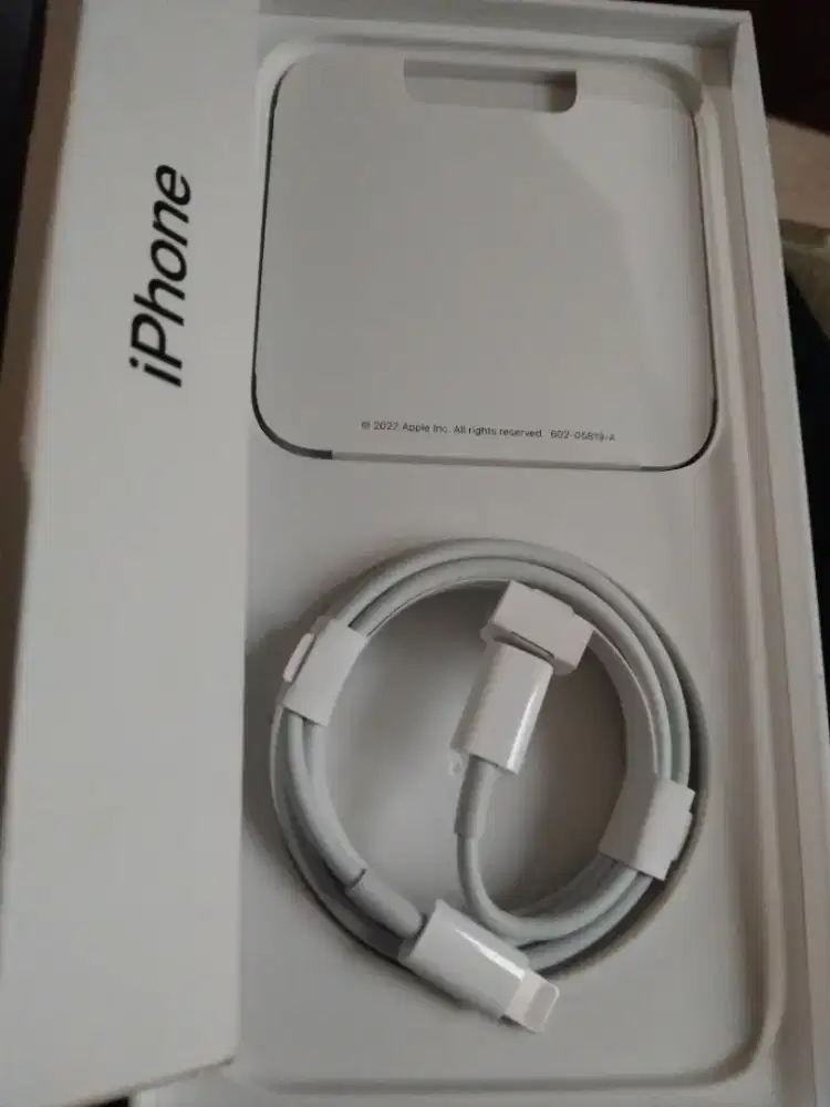 USB c to lightning - Un-used (baru bawaan iP 14pm)