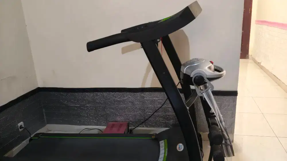 Treadmil merk total type TL-130