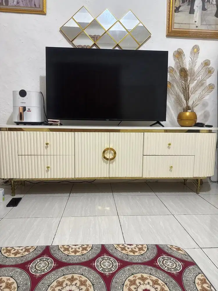 Lemari Tv astetik panjang 2 meter