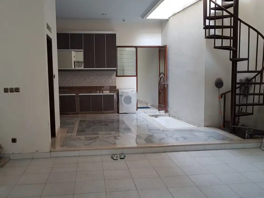 Dijual/Disewakan Rumah Cantik Siap Huni di Kawasan Ampera Kemang Jakarta Selatan