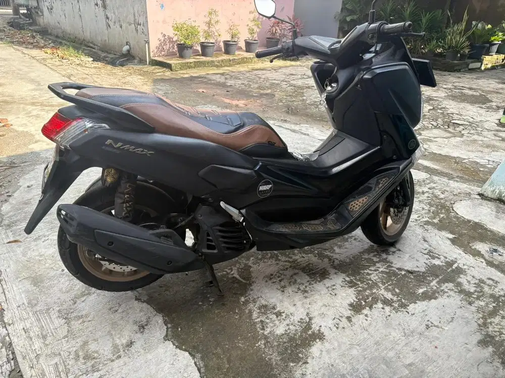 Nmax 2019 hitam pemakaian ibu ibu