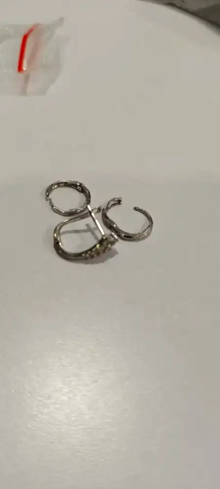 Anting emas 750 18k  jual cepat