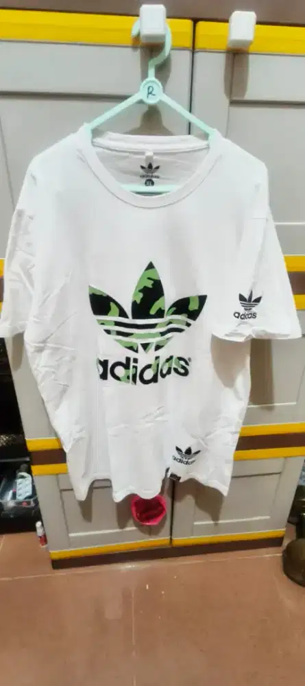 Kaos Adidas bekas