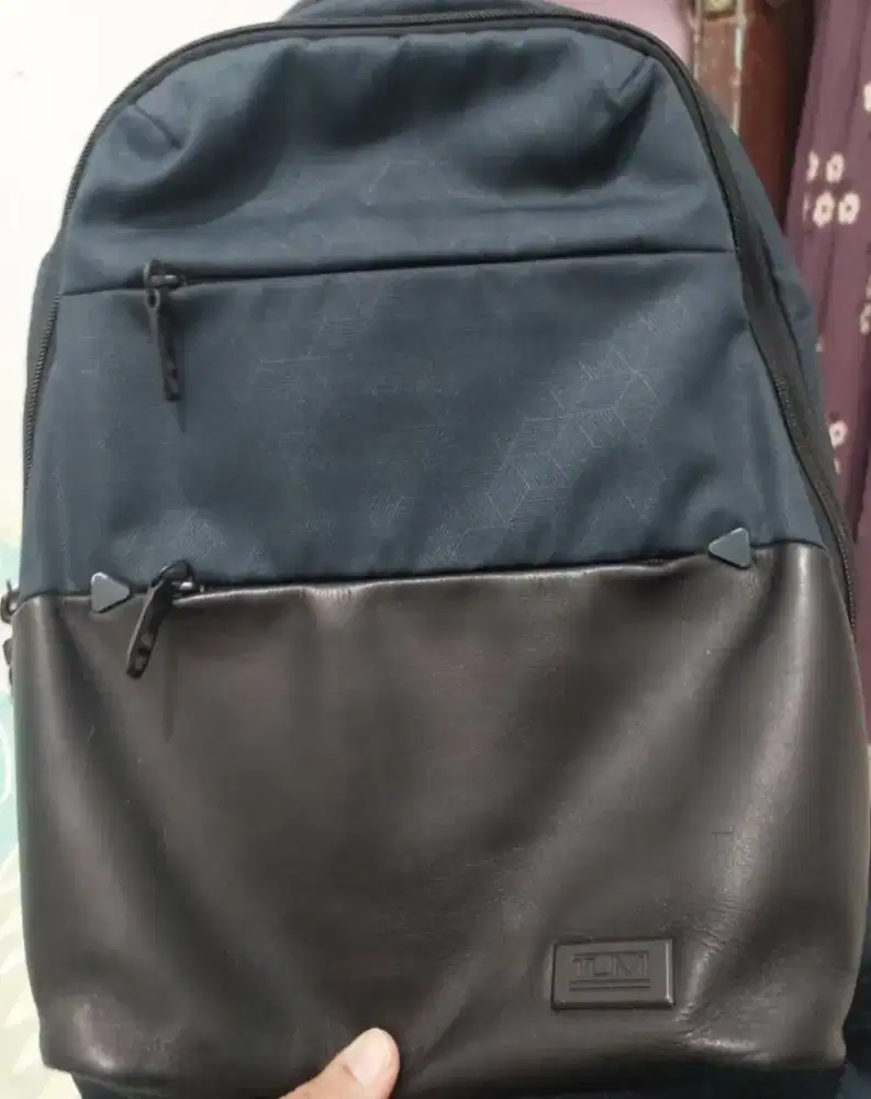 tas Tumi Tahoe preloved good condition