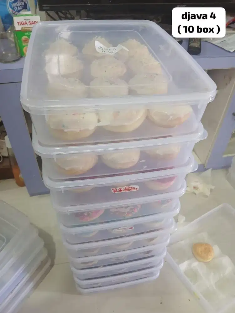 Dibutuhkan tenaga kerja untuk produksi donat