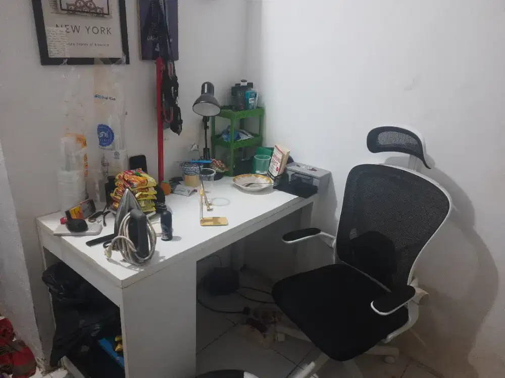 Meja dan Kursi Kerja