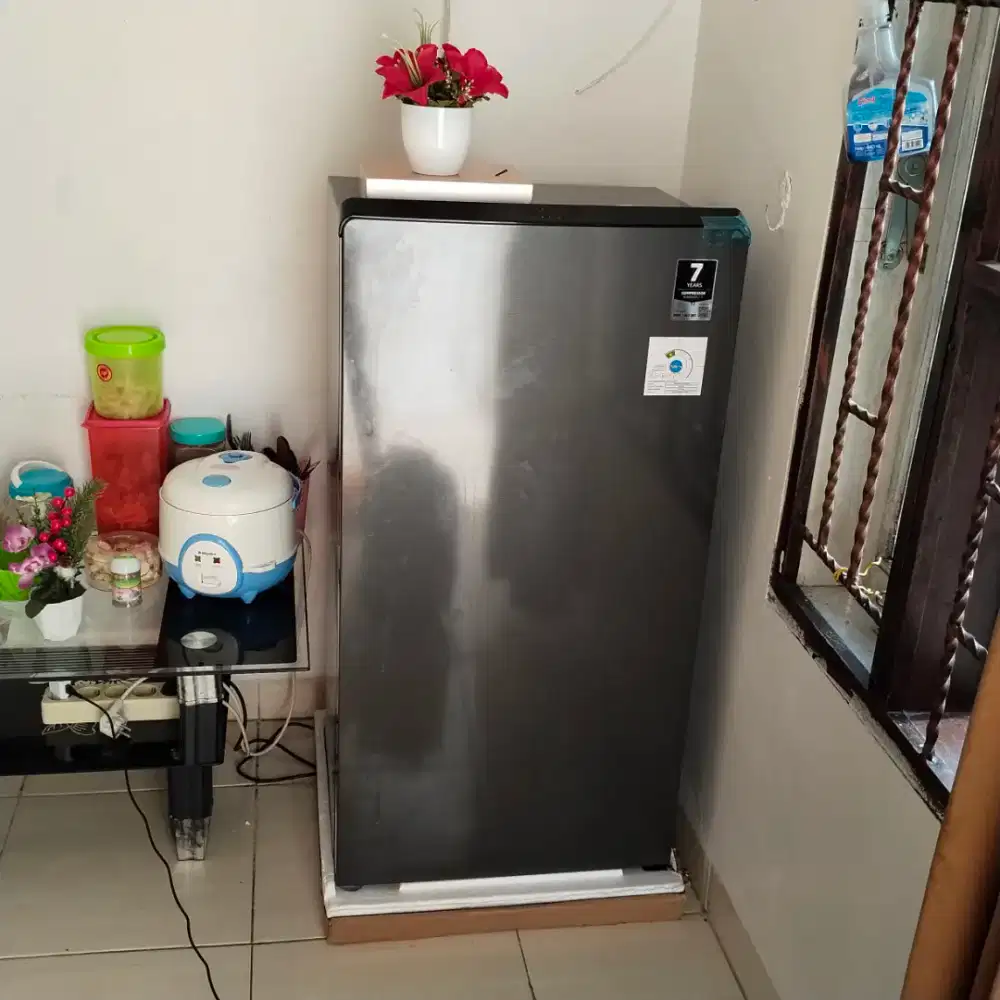 Kulkas 1 pintu AQUA . Garansi