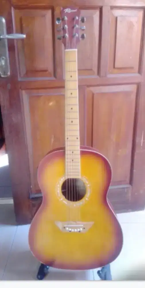 Di jual Gitar akustik kondisi masih mulus
