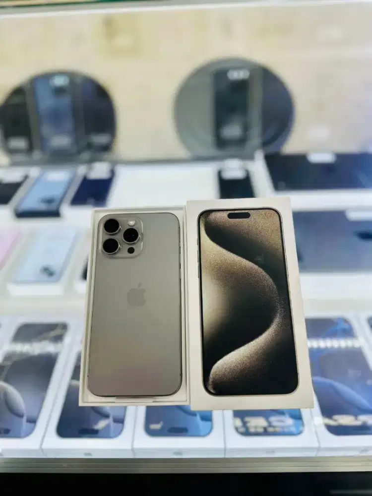 iPhone 15 Pro Max 256GB warna natural Titanium iBox BH 81% Fullset