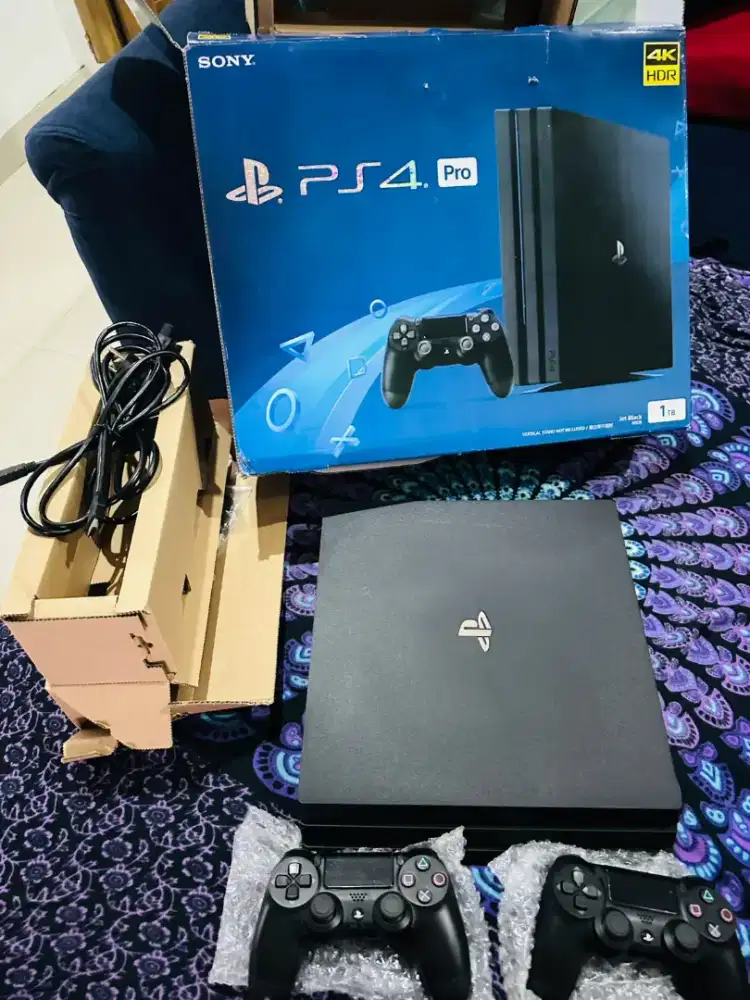Dijual PS 4 Pro 1tb