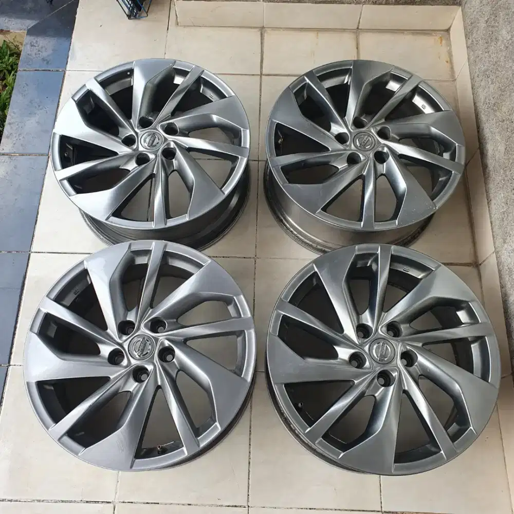 velg original Nissan X-Trail T32 ring 18 pcd 5x114,3