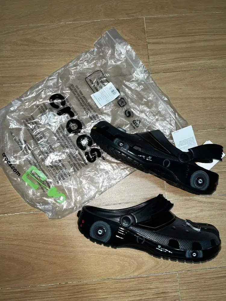 Crocs Classic Batmobile Edition