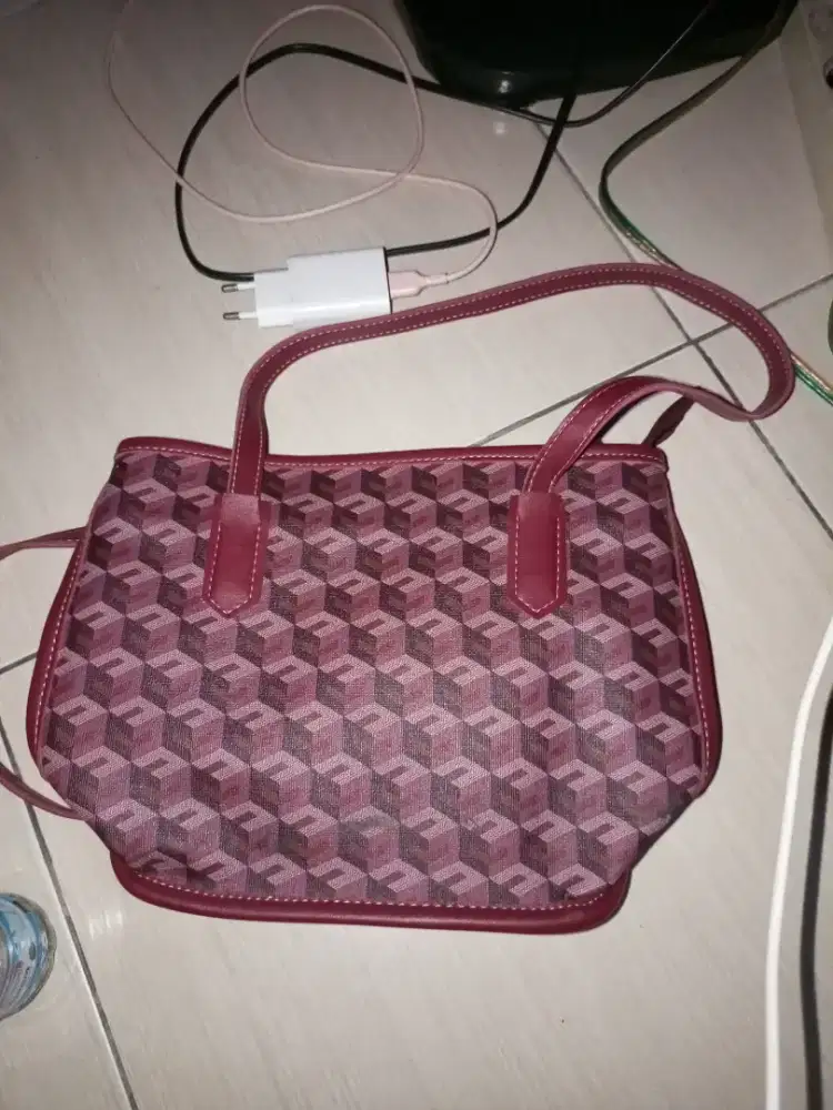 tas wanita maroon