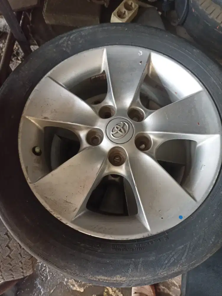 Di jual velg dan ban