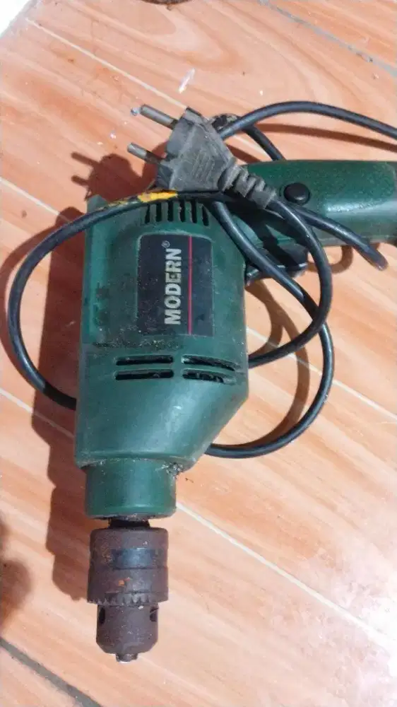 Bor listrik modern normal