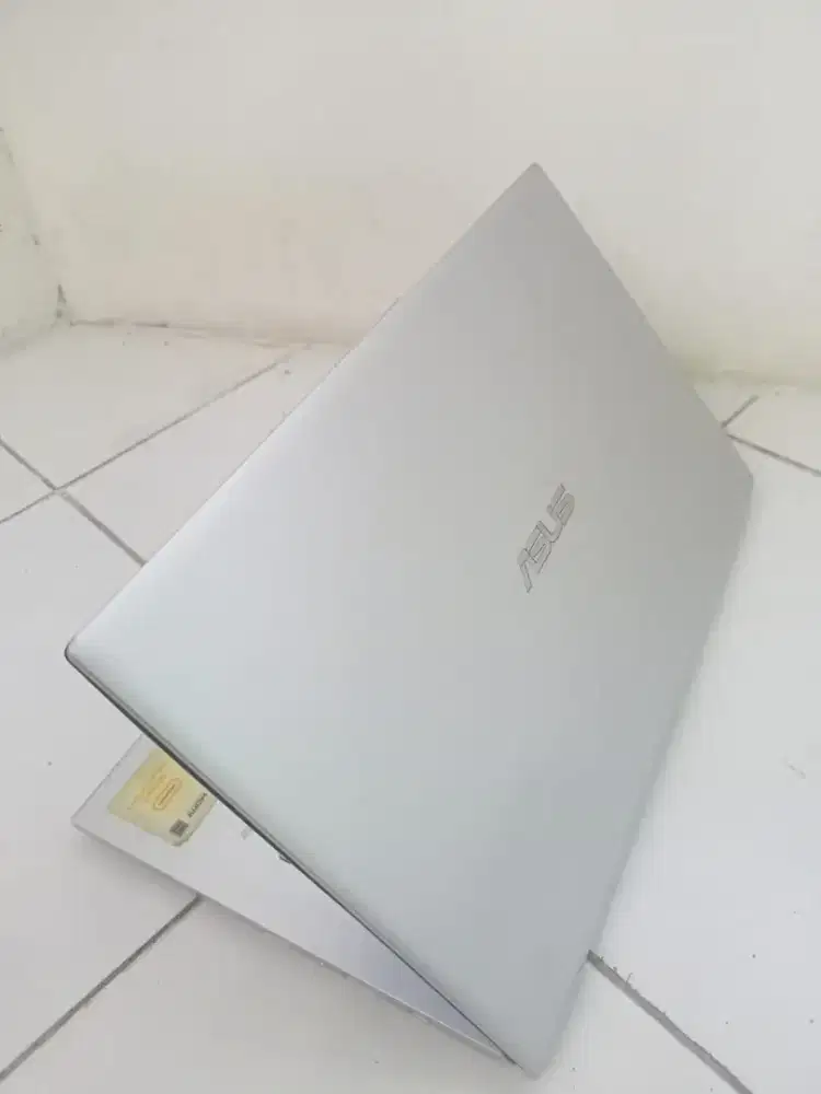 ASUS slim 409j  vivobook 14