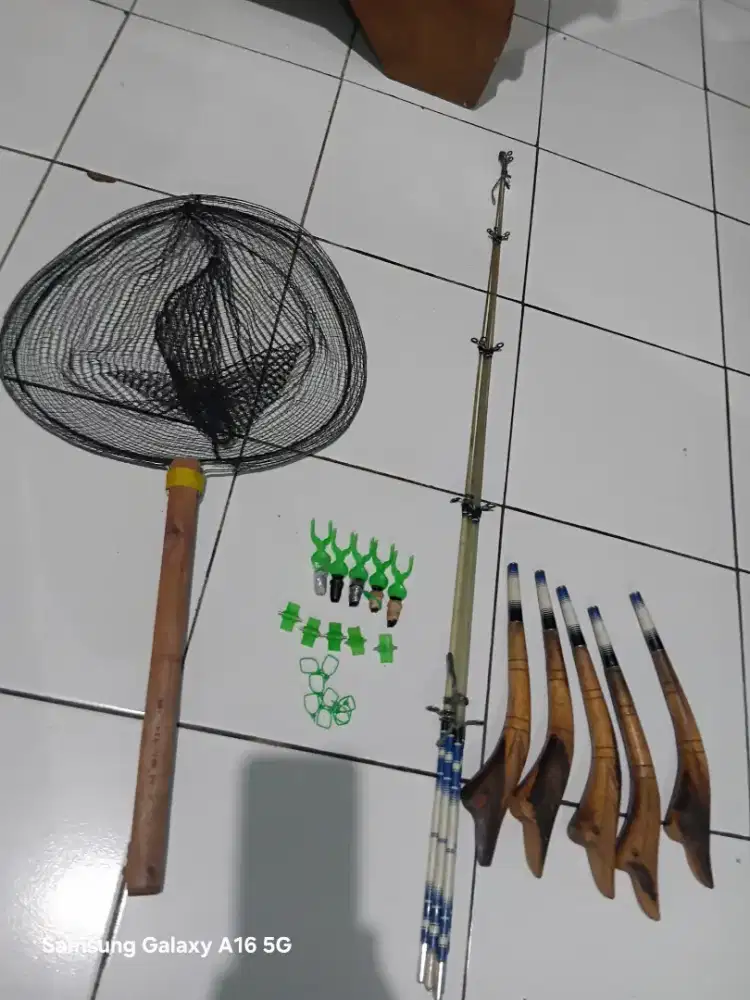 Dijual satu paket 5 pancing timbang, 1 serok, dan kanco